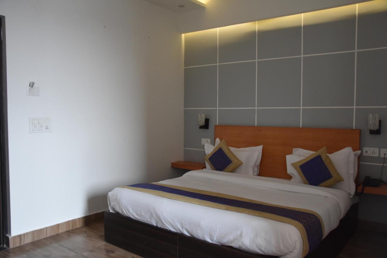 Hotel De Luxe Basai Road Gurgaon Eksteriør bilde