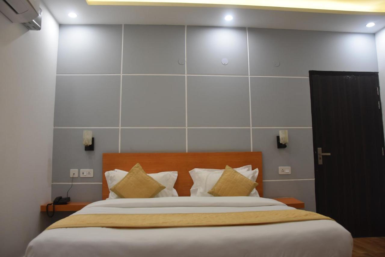 Hotel De Luxe Basai Road Gurgaon Eksteriør bilde