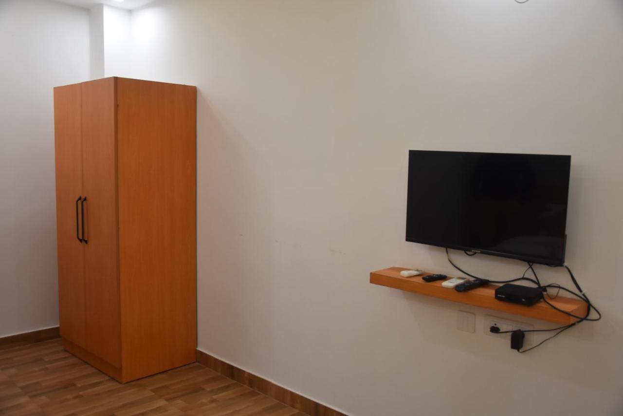 Hotel De Luxe Basai Road Gurgaon Eksteriør bilde