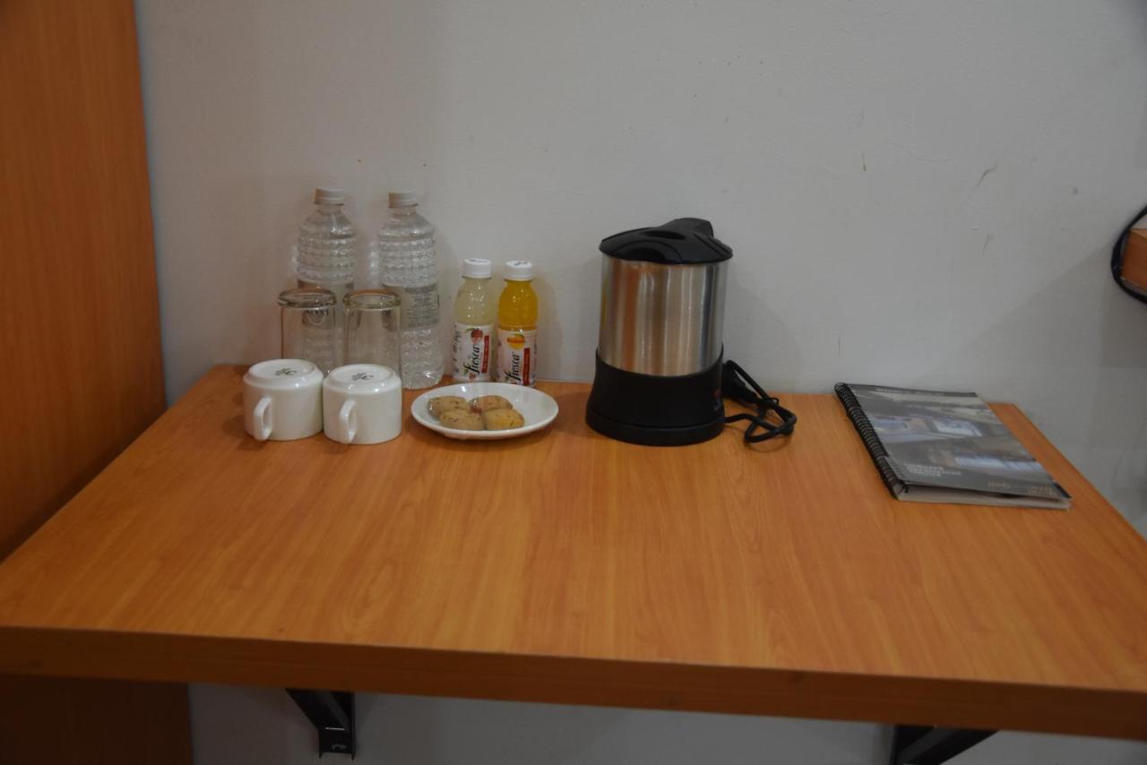 Hotel De Luxe Basai Road Gurgaon Eksteriør bilde