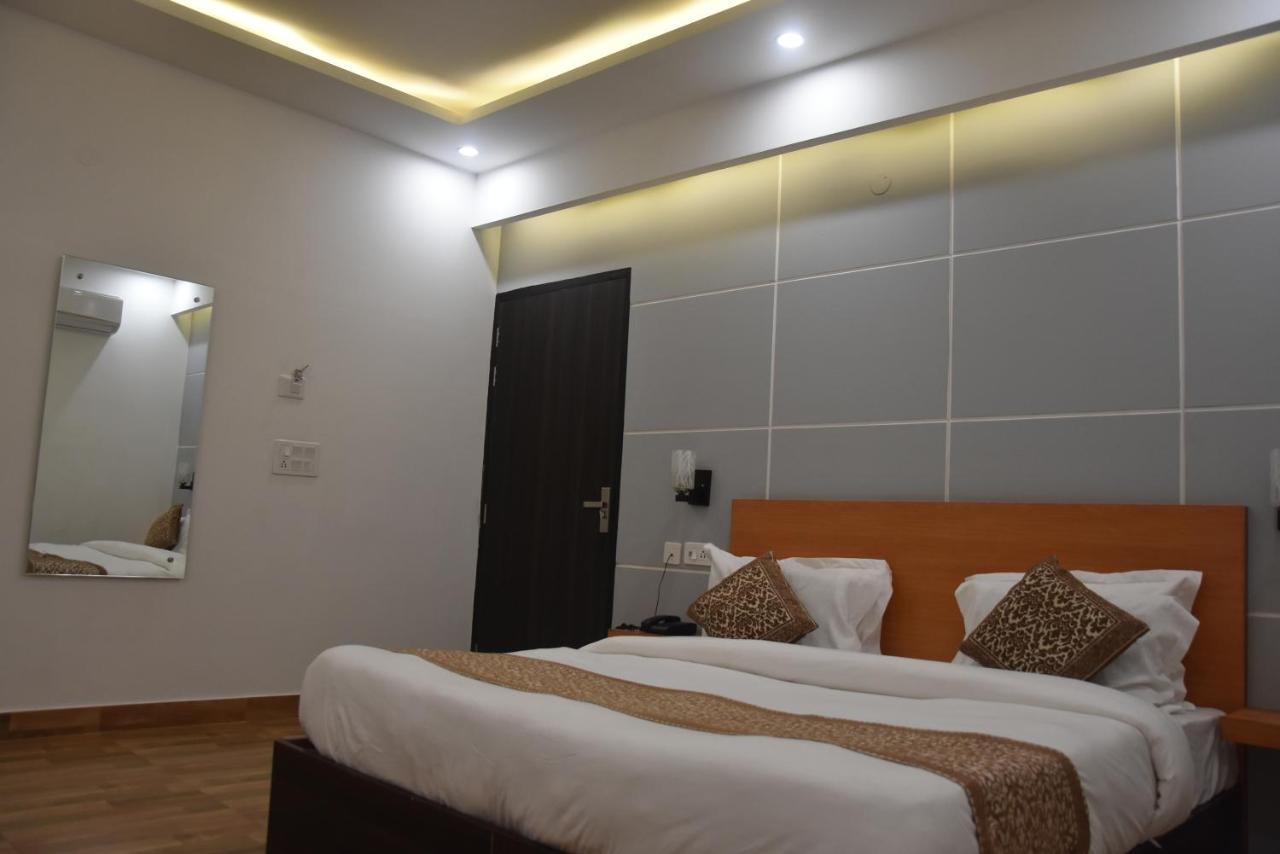 Hotel De Luxe Basai Road Gurgaon Eksteriør bilde