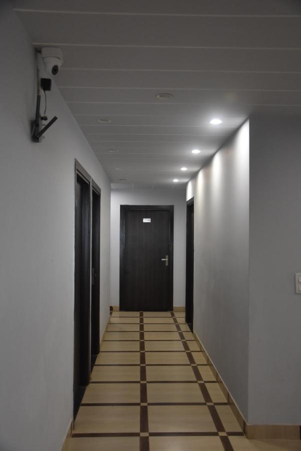 Hotel De Luxe Basai Road Gurgaon Eksteriør bilde