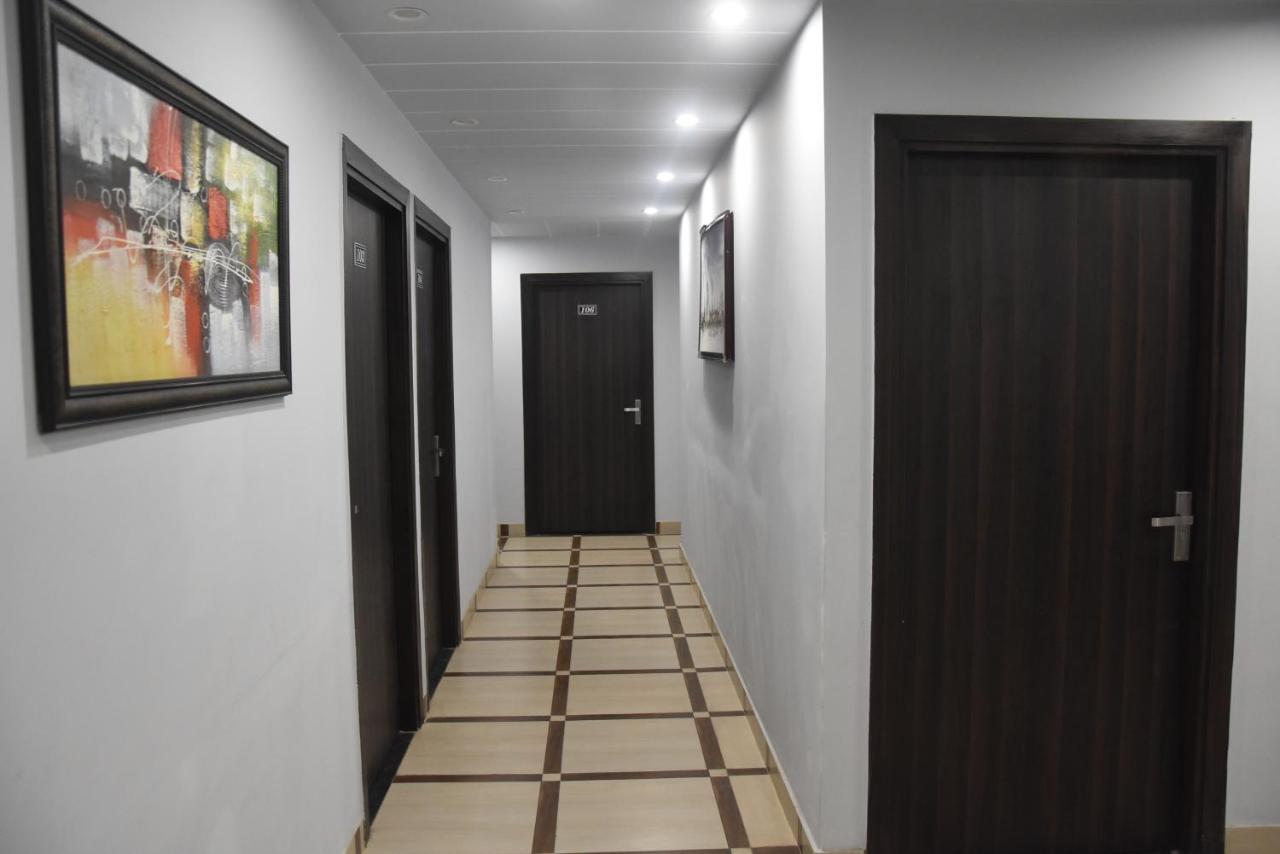Hotel De Luxe Basai Road Gurgaon Eksteriør bilde