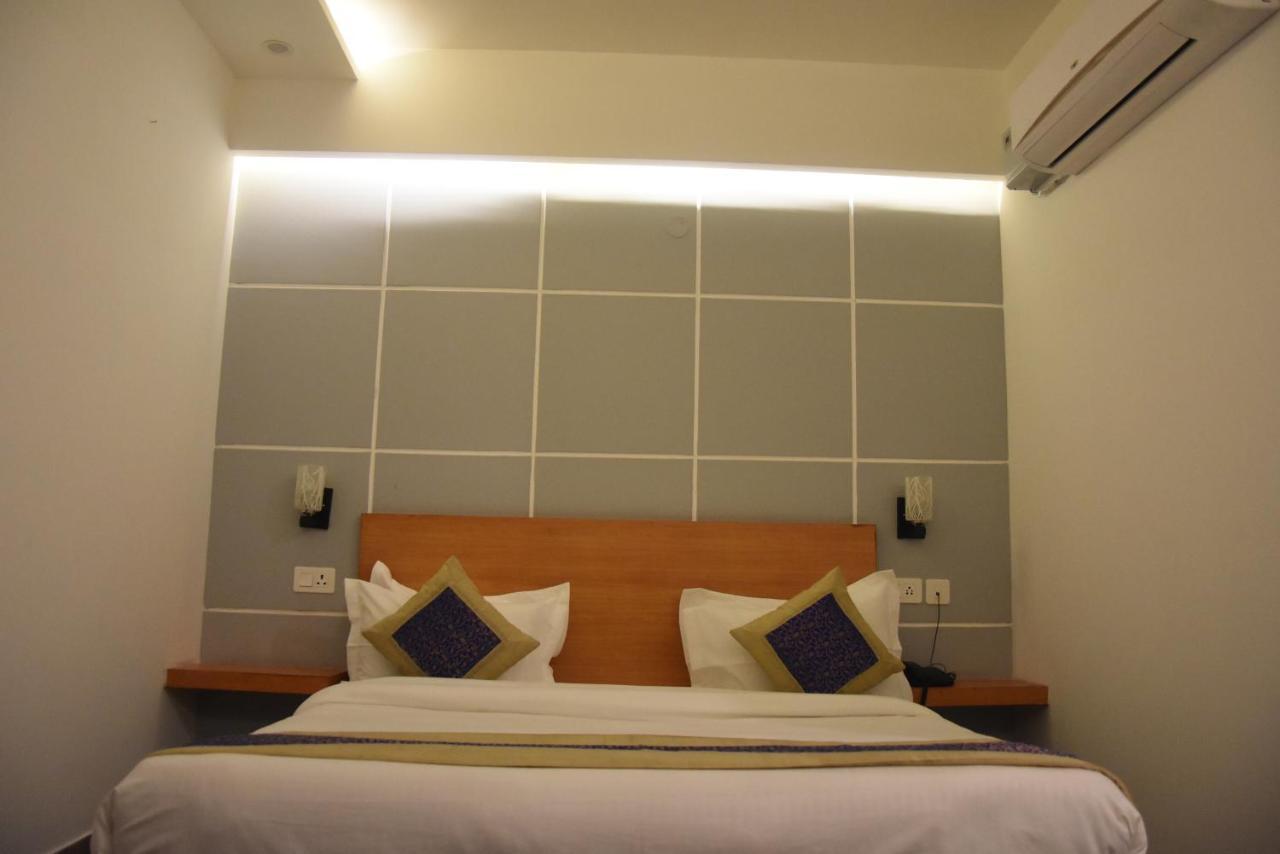 Hotel De Luxe Basai Road Gurgaon Eksteriør bilde