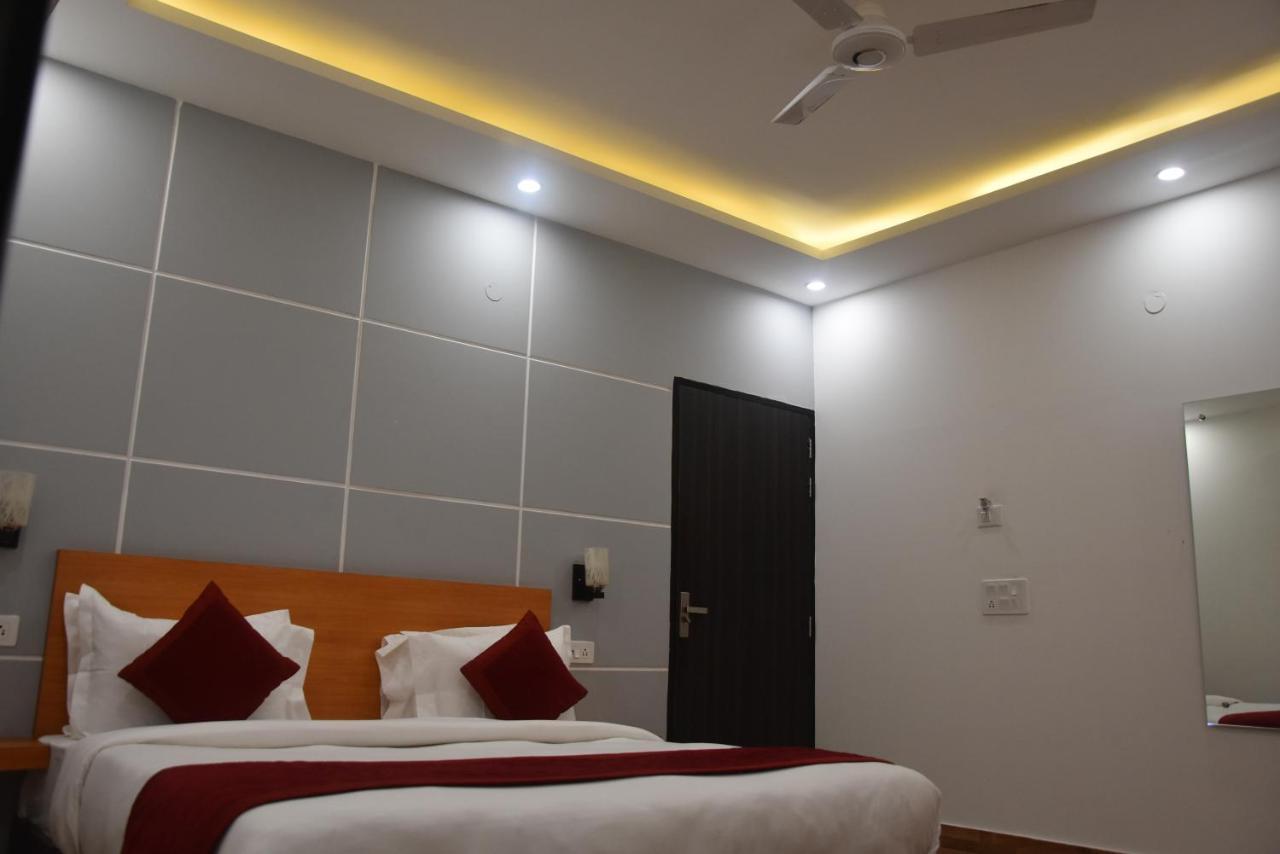 Hotel De Luxe Basai Road Gurgaon Eksteriør bilde
