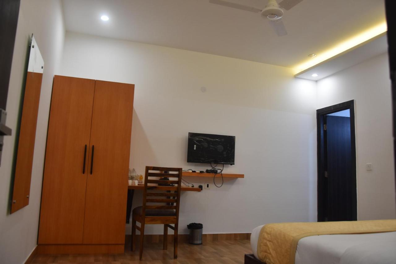 Hotel De Luxe Basai Road Gurgaon Eksteriør bilde