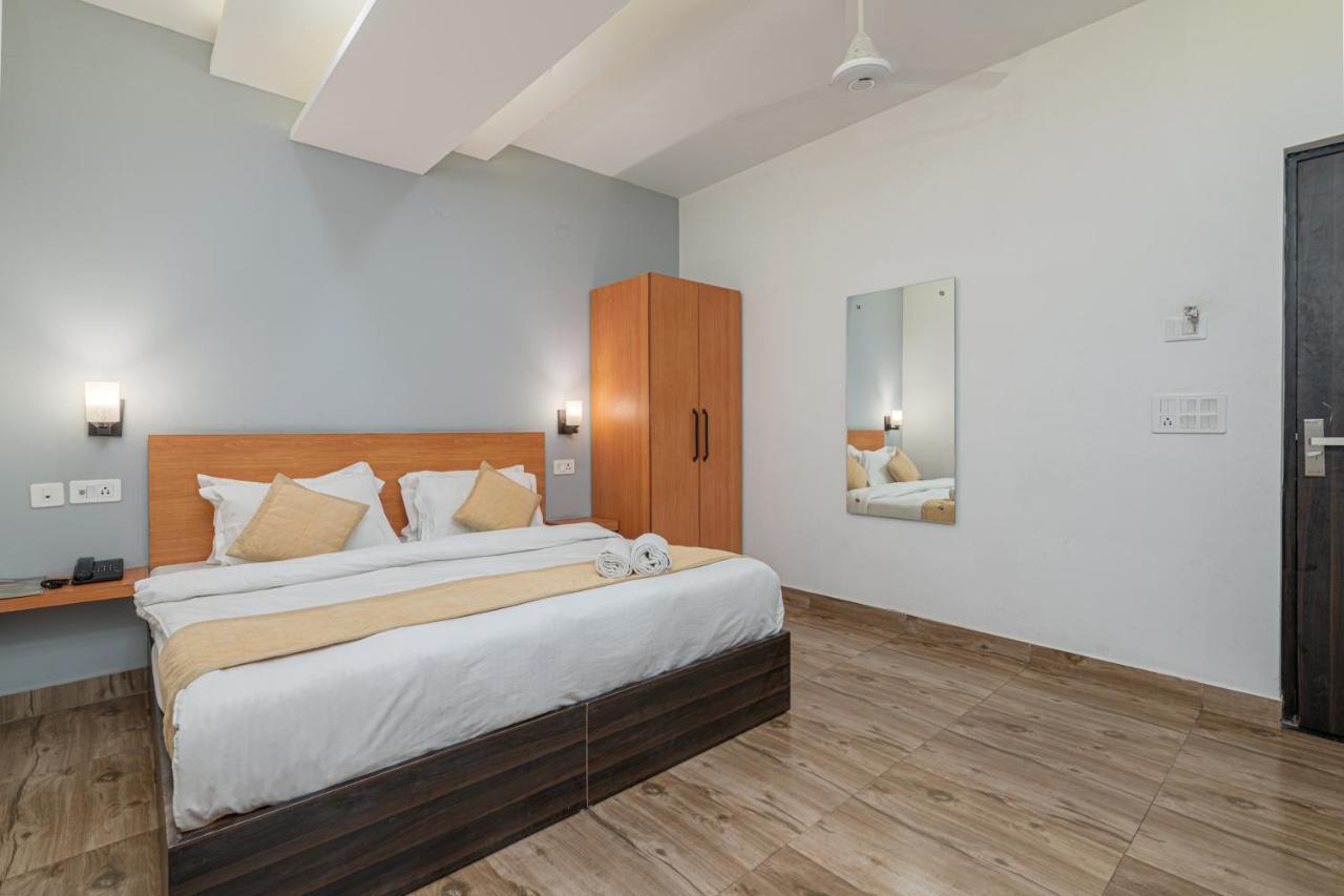 Hotel De Luxe Basai Road Gurgaon Eksteriør bilde