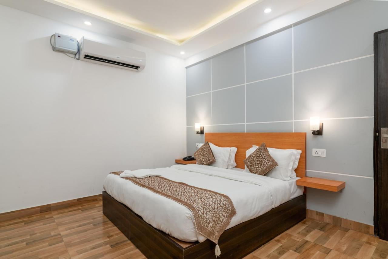 Hotel De Luxe Basai Road Gurgaon Eksteriør bilde
