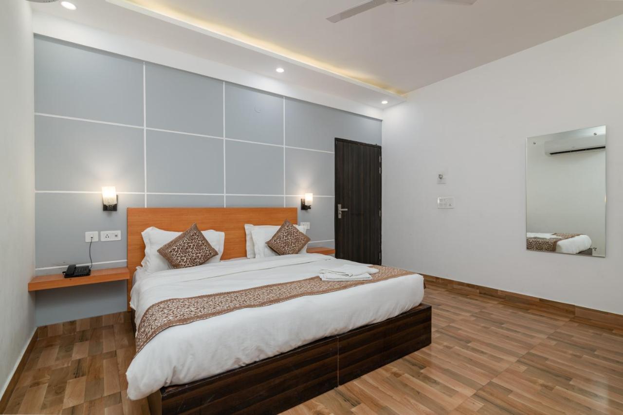 Hotel De Luxe Basai Road Gurgaon Eksteriør bilde