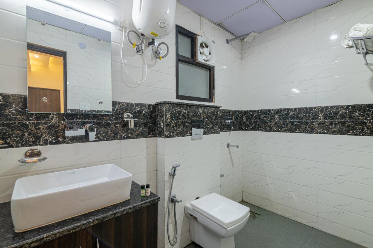 Hotel De Luxe Basai Road Gurgaon Eksteriør bilde