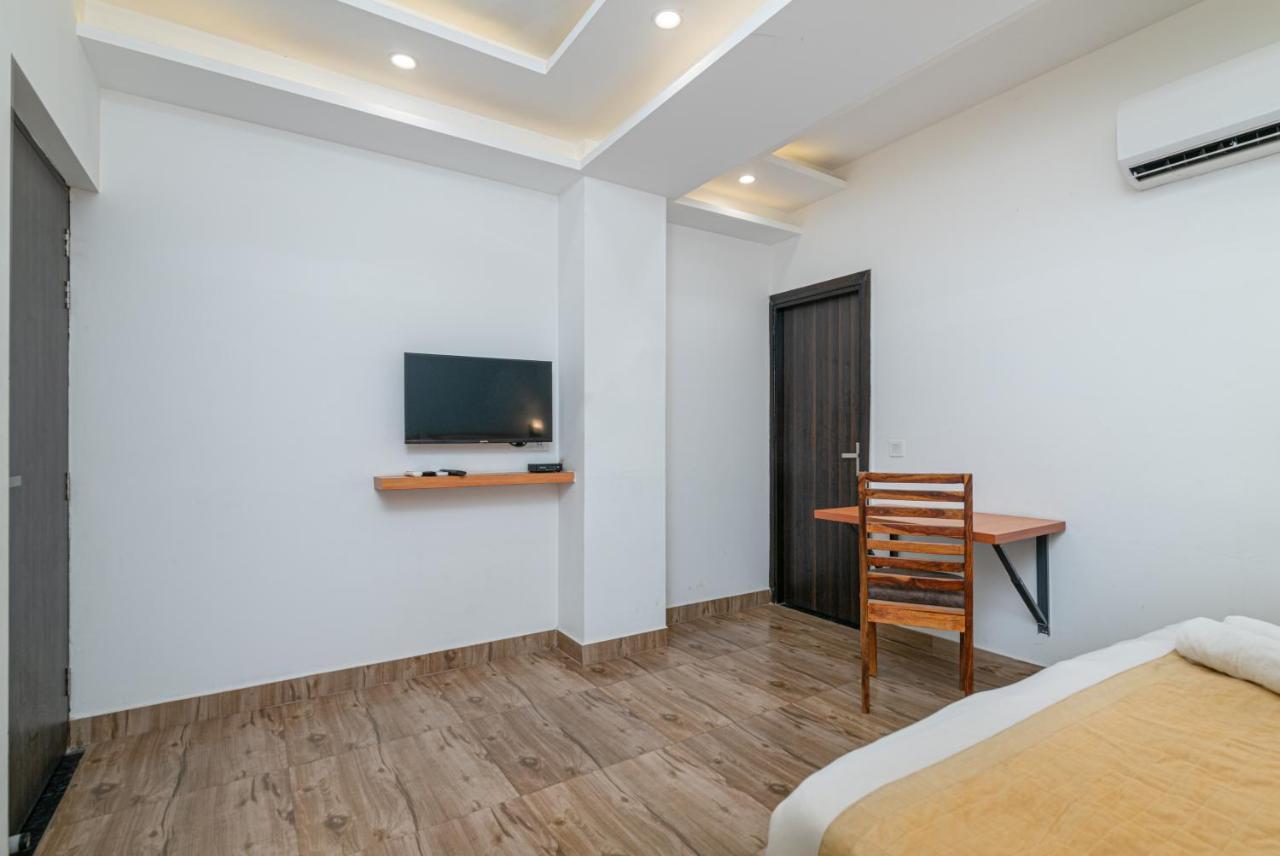 Hotel De Luxe Basai Road Gurgaon Eksteriør bilde