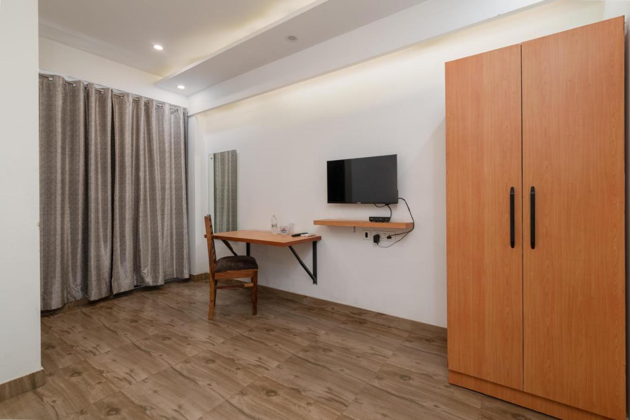 Hotel De Luxe Basai Road Gurgaon Eksteriør bilde